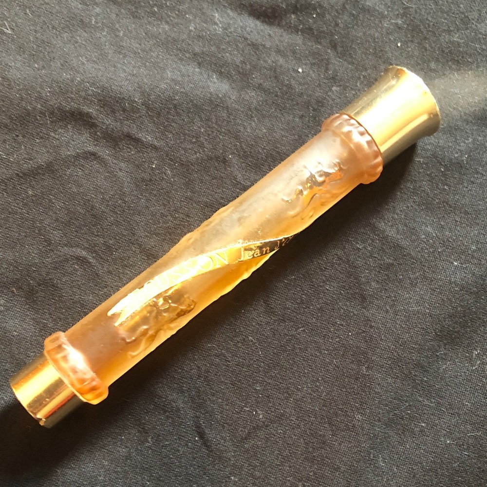 Ecusson Jean D’ Albert perfume circa 1950 80 % full bass relief Coat of Arms bot